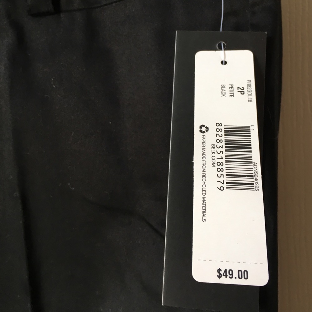 New Directions Petite Capri Pants - Picture 2 of 4